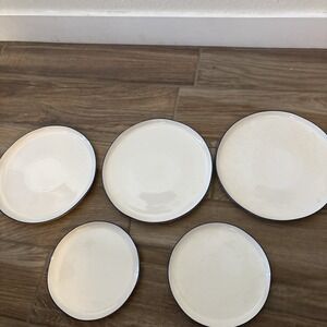 Canvas Home Abbesses 3 Large Plates 10.5" & 2 Salad Plates 8" Porcelain Blue Rim